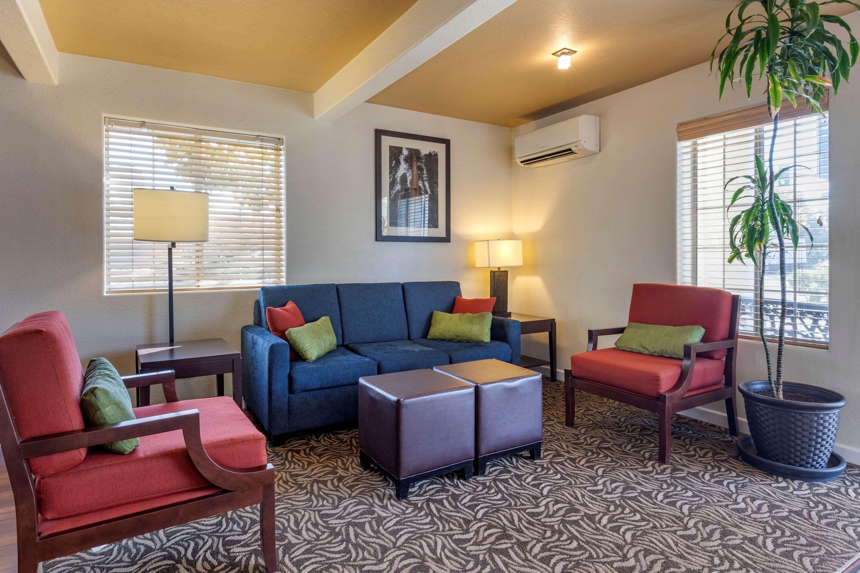Comfort Inn Бишъп Екстериор снимка