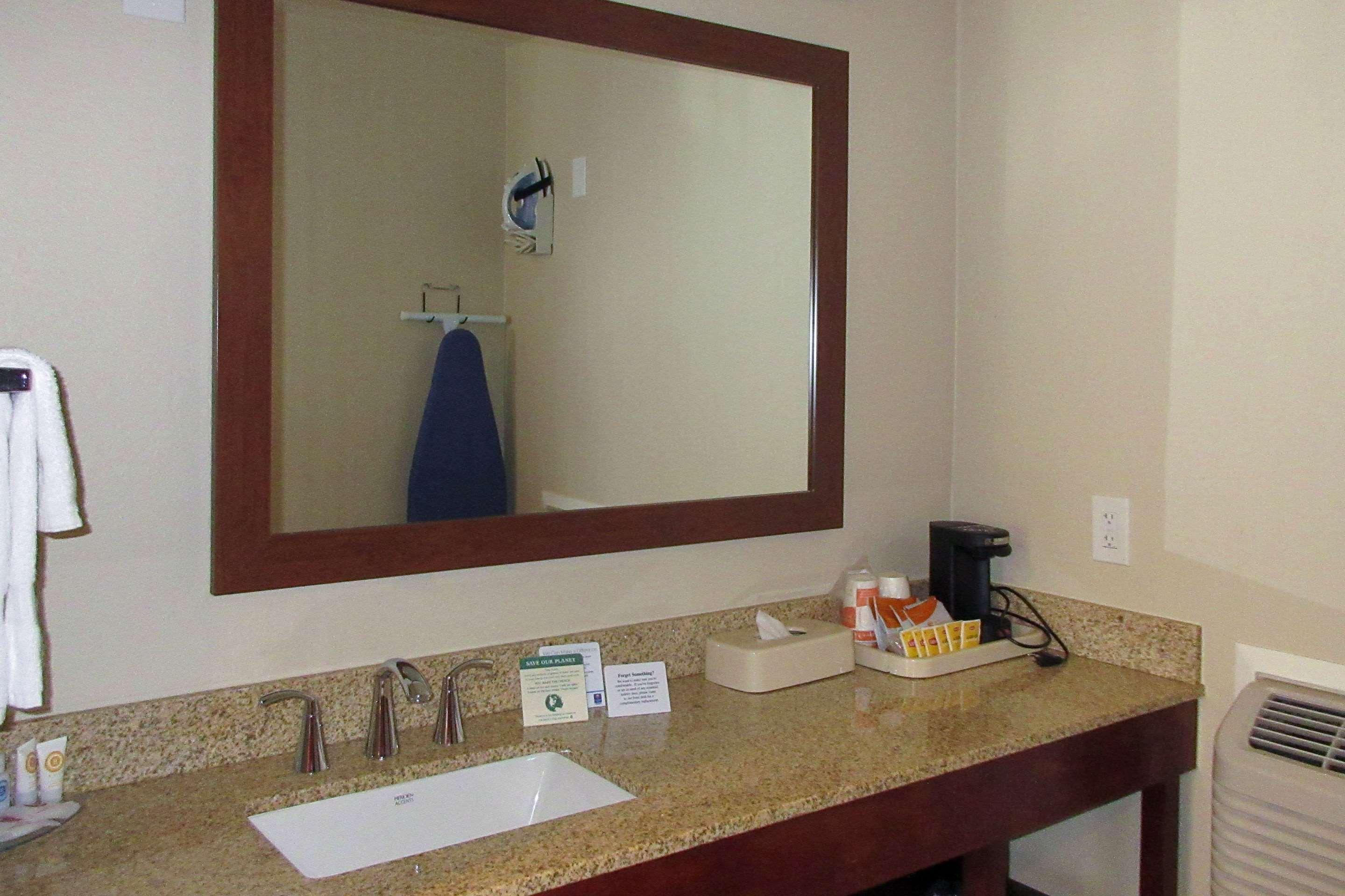 Comfort Inn Бишъп Екстериор снимка