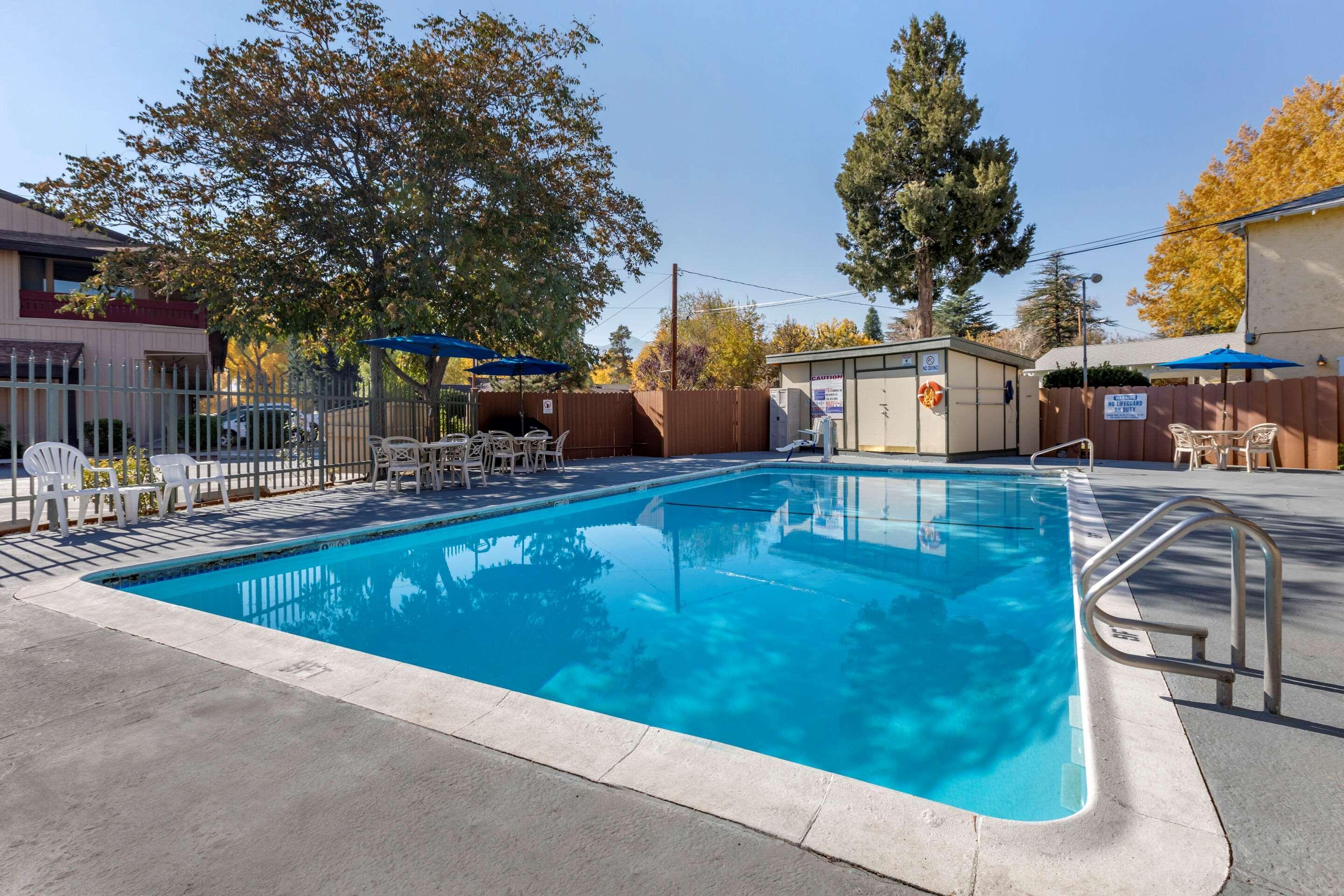 Comfort Inn Бишъп Екстериор снимка