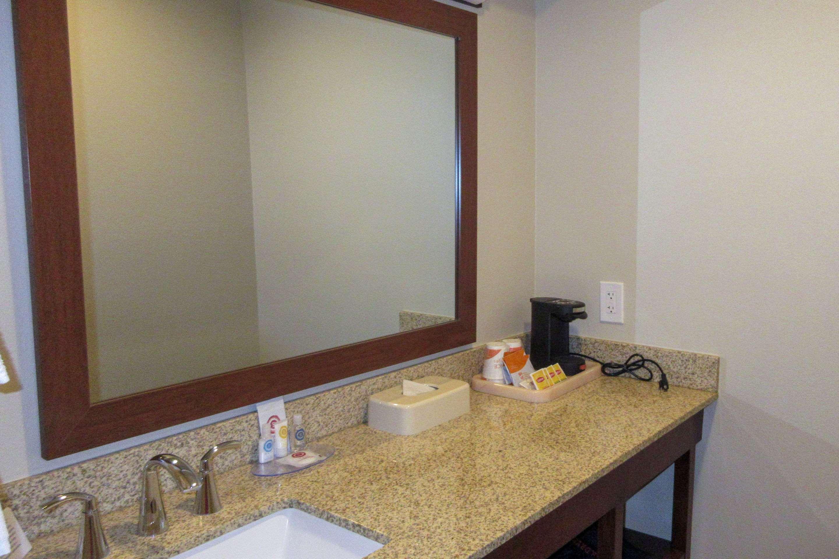 Comfort Inn Бишъп Екстериор снимка
